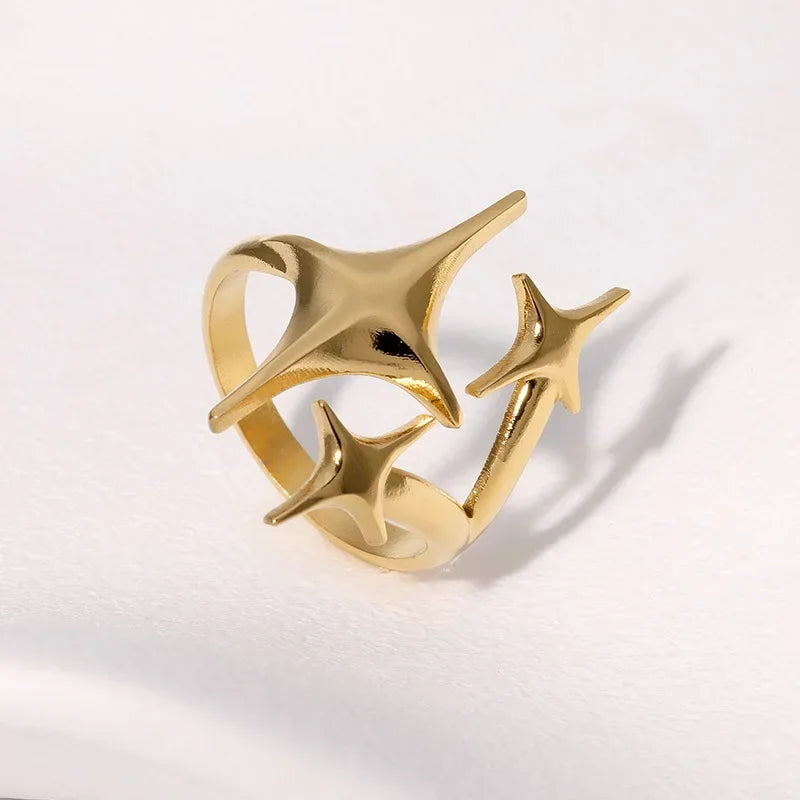 Bague cocktail géométrique Elariah en acier inoxydable plaqué or 14 carats – Bague de soirée audacieuse pour femme