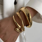 Brazalete ancho Elariah Bold Irregular de oro: pulsera geométrica brillante y llamativa (6 cm)