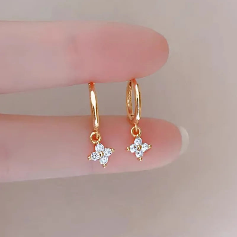 Collier trèfle à quatre feuilles plaqué or 18 carats pour femme – Acier inoxydable avec détails en zircone | Cadeau bijou de luxe