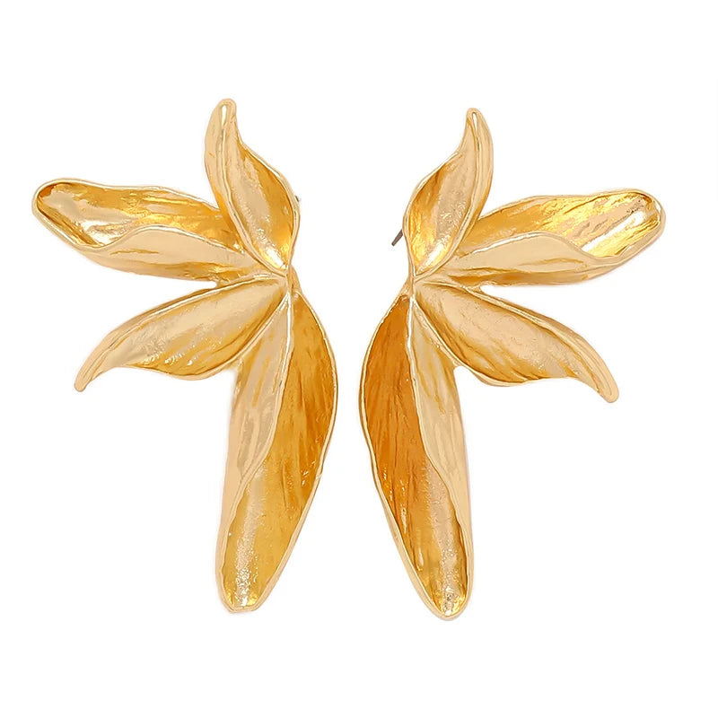 Pendientes grandes de metal texturizado con forma de flor: joyas llamativas para mujer