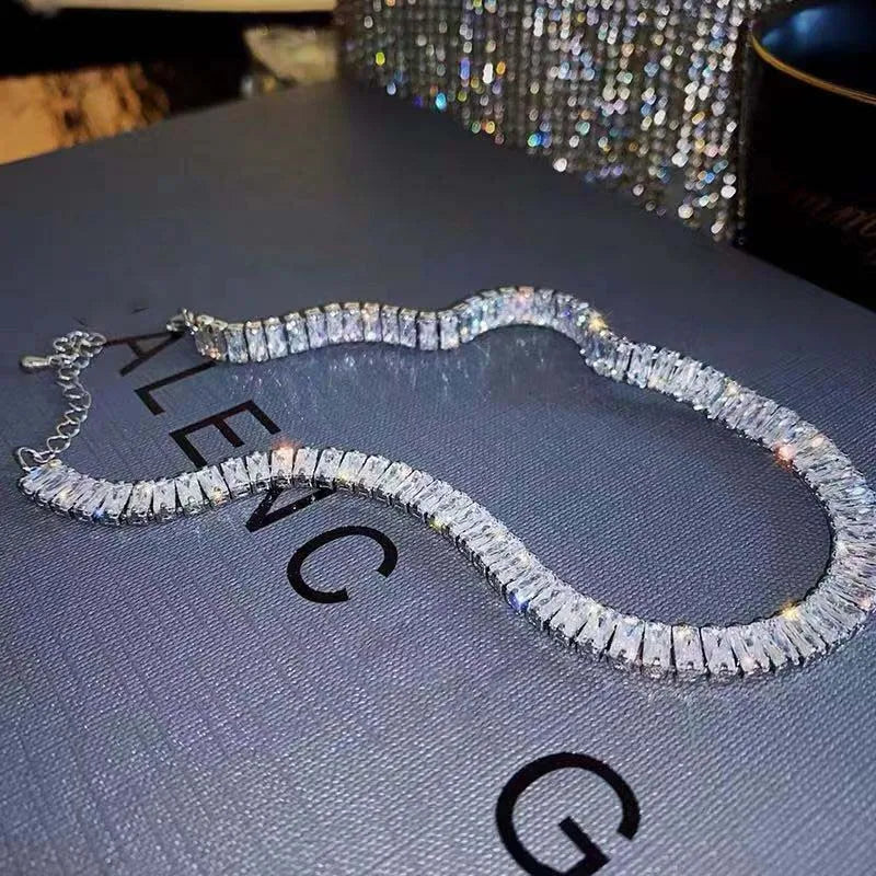 Collier ras-de-cou carré en zircon brillant de luxe pour femme – Bijou en cristal exquis, cadeau idéal pour les mariages, les fêtes et le quotidien