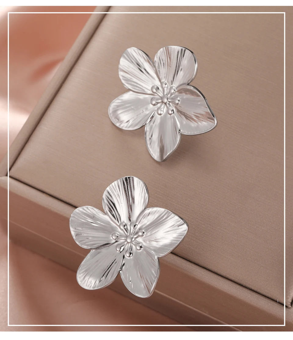 Pendientes Unift Vintage con diseño de flores para mujer: joyas bohemias de acero inoxidable chapado en oro de 14 quilates.
