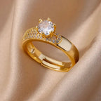 Bague ouverte géométrique ELARIAH plaquée or 18 carats et zircon – Alliance ajustable en acier inoxydable pour femmes, idéale pour les mariages et les fêtes.