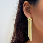 Pendientes llamativos con borlas doradas y brillantes: elegante diseño largo para mujer