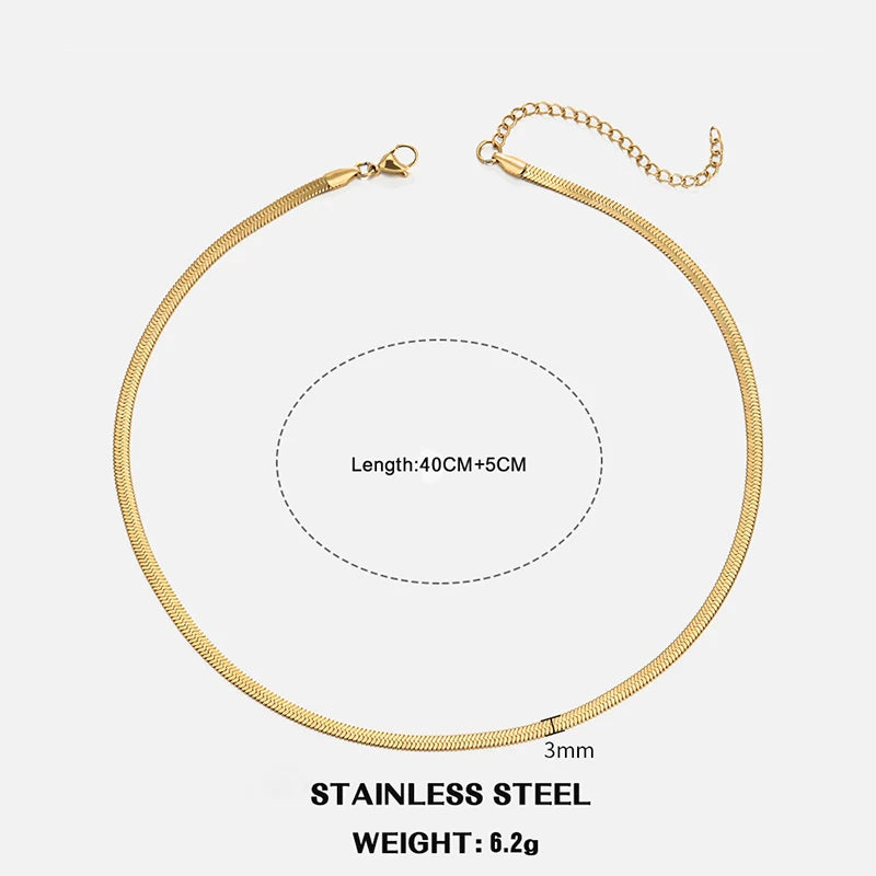 Collier ras du cou classique à chaîne serpent plate – Motif chevrons en acier inoxydable, or et argent