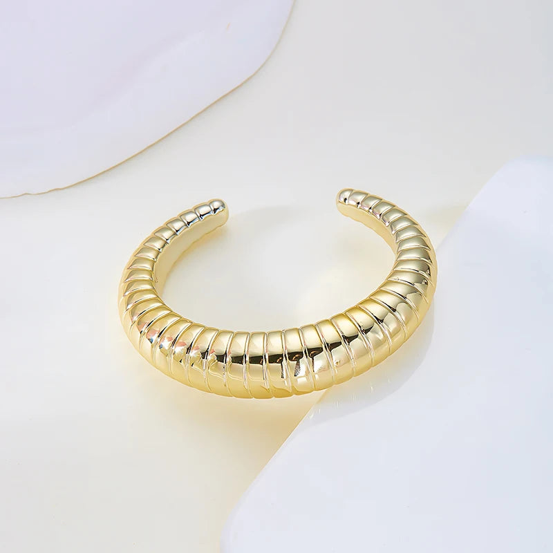 Bracelet jonc géométrique irrégulier pour femme – Bracelet tendance et audacieux, bijou manchette ouvert à la mode