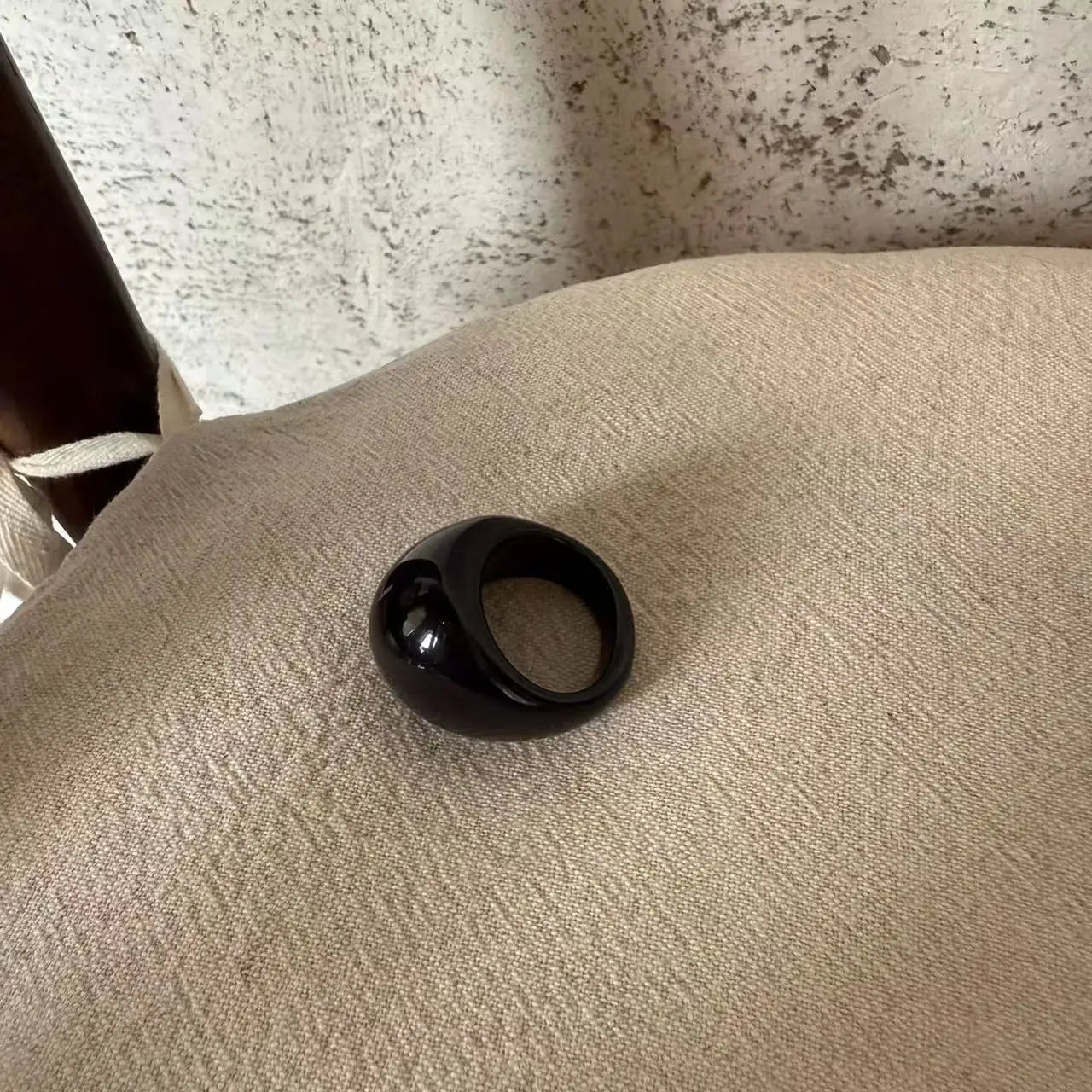 Bague géométrique en acrylique aux couleurs acidulées pour femme – Bague tendance en résine, bijou de soirée léger et élégant
