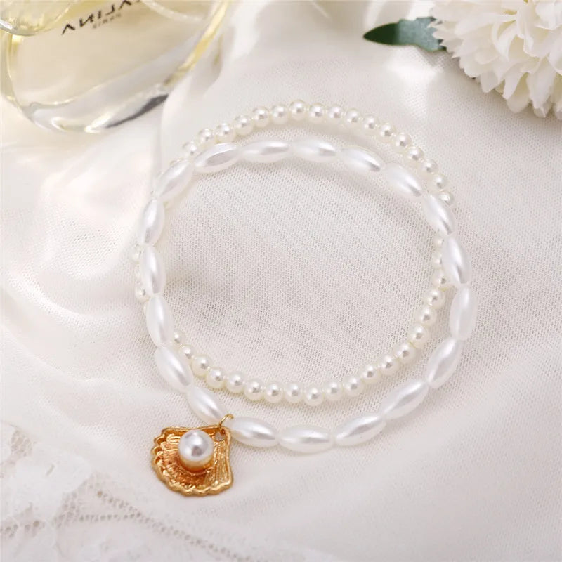 Elegant boho anklet with pearls and shell charm – perfect for beach, weddings, and everyday style.