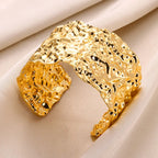 Brazalete vintage irregular de oro: brazalete abierto de acero inoxidable para mujer y hombre.