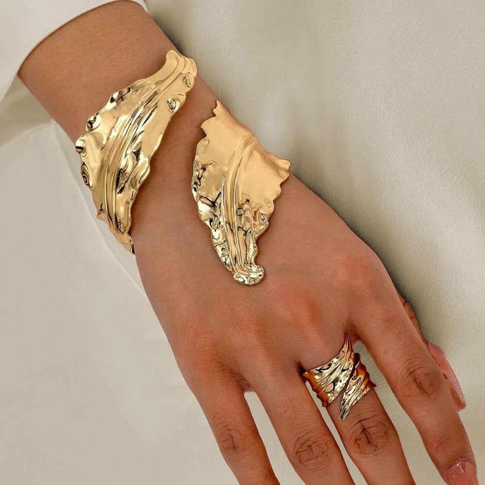 Ensemble bracelet et bague ajustable vintage en feuille d'or pour femme – Design feuille plissée, élégant ensemble de bijoux dorés
