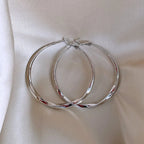Aros dorados Mobius Twist: aros clásicos de 50 mm para mujer