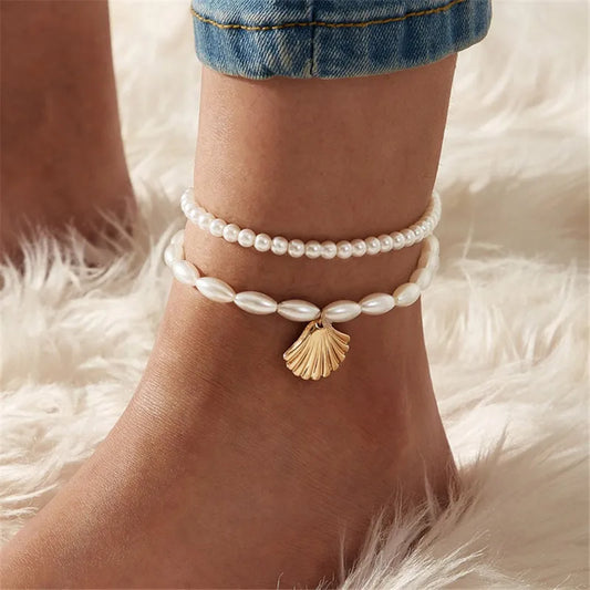 Elegant boho anklet with pearls and shell charm – perfect for beach, weddings, and everyday style.