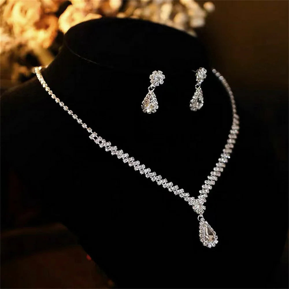 Ensemble luxueux collier et boucles d'oreilles goutte d'eau en cristal – Bijoux de mariée et de fête élégants