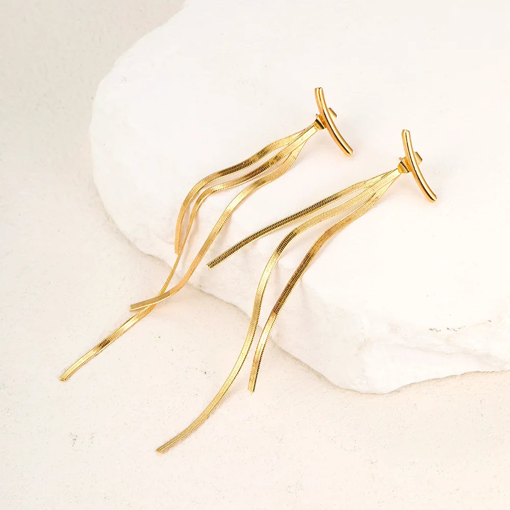 Pendientes llamativos con borlas doradas y brillantes: elegante diseño largo para mujer