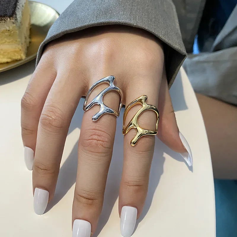 Bague vintage plissée irrégulière en or – Bague géométrique Y2K en métal liquide pour femme