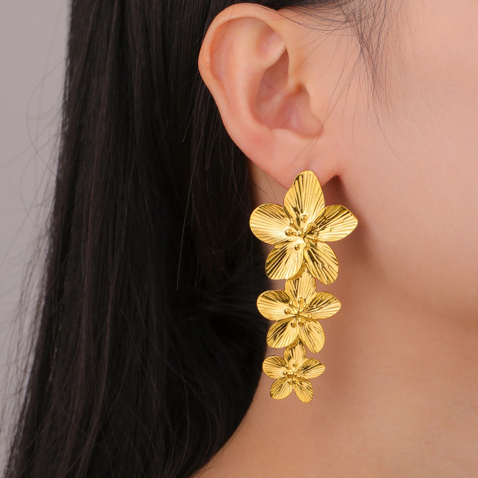 Pendientes Unift Vintage con diseño de flores para mujer: joyas bohemias de acero inoxidable chapado en oro de 14 quilates.