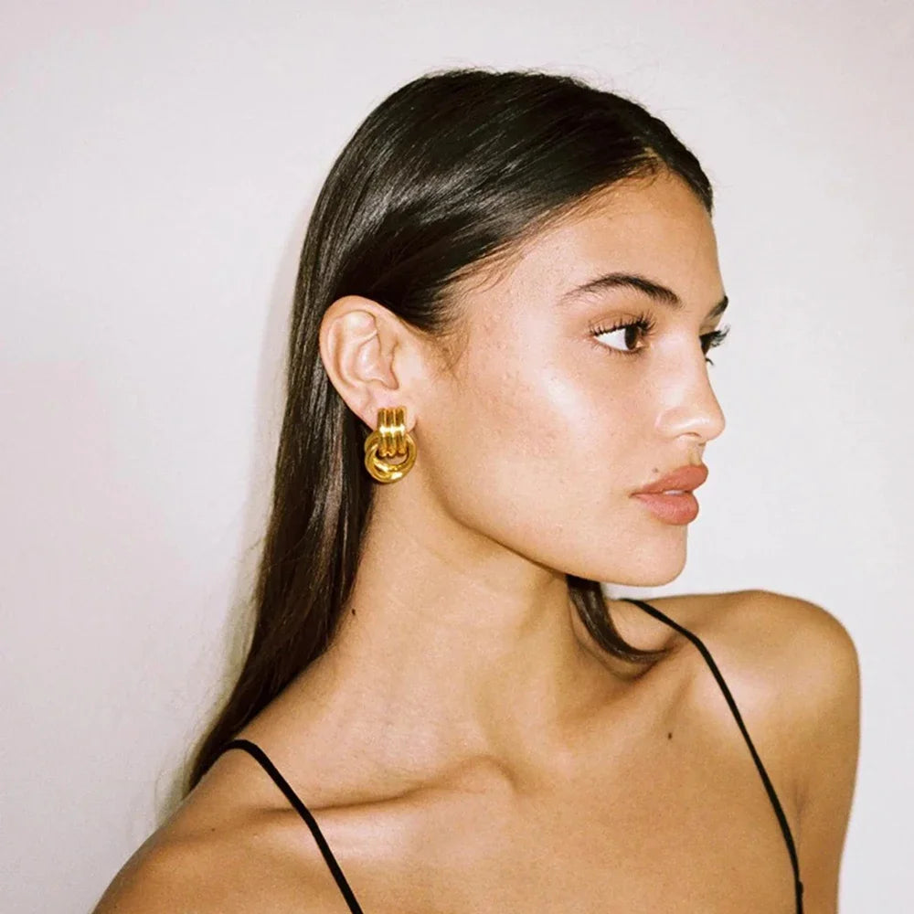 Boucles d'oreilles pendantes à nœuds multicouches en acier inoxydable plaqué or 18 carats pour femmes – Boucles d'oreilles rondes texturées et tendance