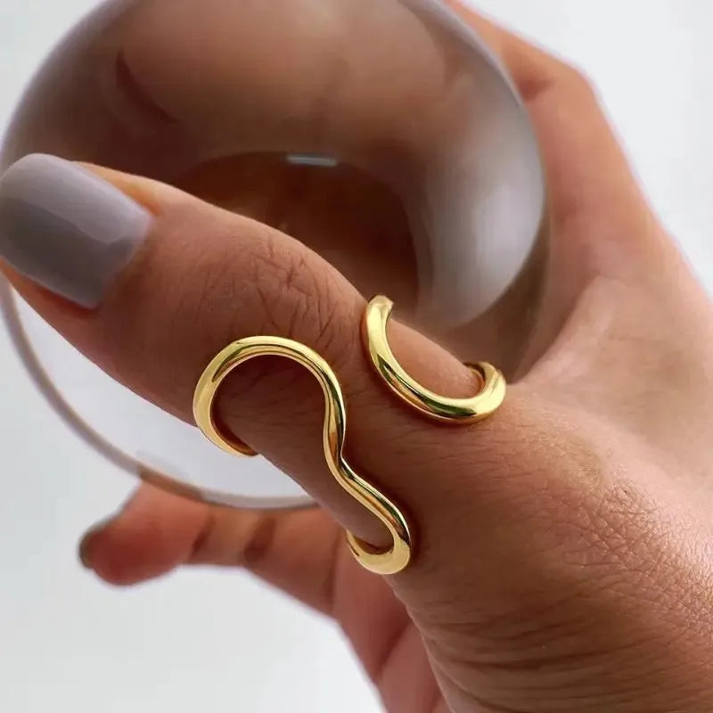 Bague cocktail géométrique Elariah en acier inoxydable plaqué or 14 carats – Bague de soirée audacieuse pour femme