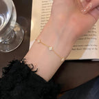 Collier trèfle à quatre feuilles plaqué or 18 carats pour femme – Acier inoxydable avec détails en zircone | Cadeau bijou de luxe