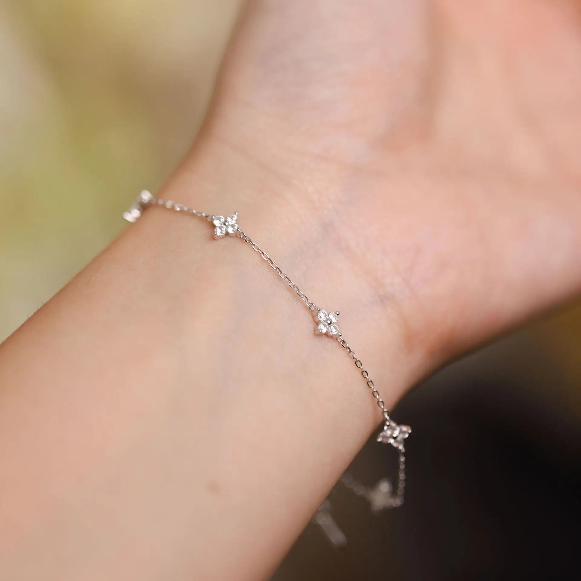 Collier trèfle à quatre feuilles plaqué or 18 carats pour femme – Acier inoxydable avec détails en zircone | Cadeau bijou de luxe
