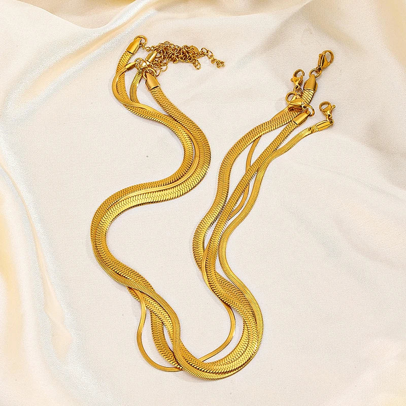 Gargantilla clásica de cadena plana de serpiente: diseño de espiga de acero inoxidable en oro y plata.