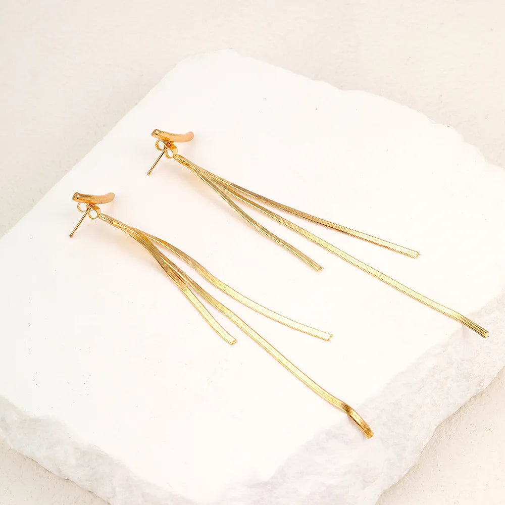 Pendientes llamativos con borlas doradas y brillantes: elegante diseño largo para mujer