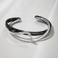 Bracelet jonc ouvert géométrique en acrylique blanc en forme de C pour femme – Bracelet manchette minimaliste en métal, bijou tendance moderne à offrir