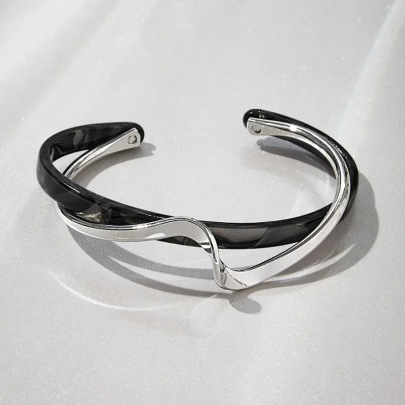 Bracelet jonc ouvert géométrique en acrylique blanc en forme de C pour femme – Bracelet manchette minimaliste en métal, bijou tendance moderne à offrir