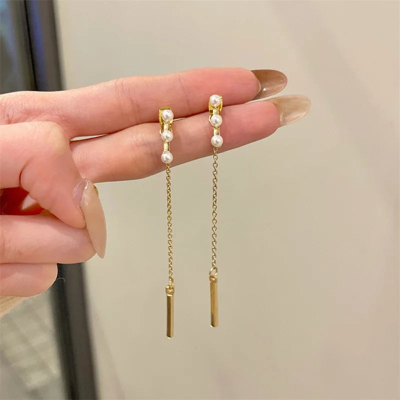 Boucles d'oreilles pendantes élégantes à longues pampilles et perles – Bijoux tendance en métal pour femmes