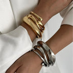 Brazalete ancho Elariah Bold Irregular de oro: pulsera geométrica brillante y llamativa (6 cm)