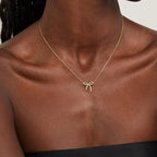 Collar con colgante de lazo delicado: gargantilla chapada en oro y plata para mujer