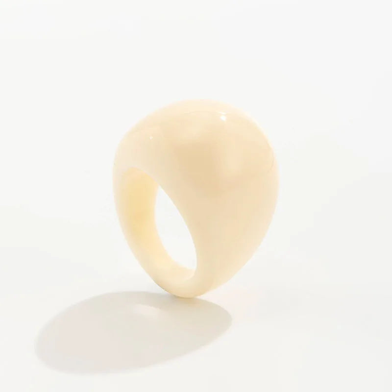 Bague vintage irrégulière en résine acrylique pour femme – Bague bohème géométrique tendance, bijou de mode au design lisse et esthétique