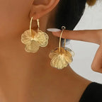 Pendientes de aro dorados de doble capa con flores huecas: diseño étnico vintage para mujer.