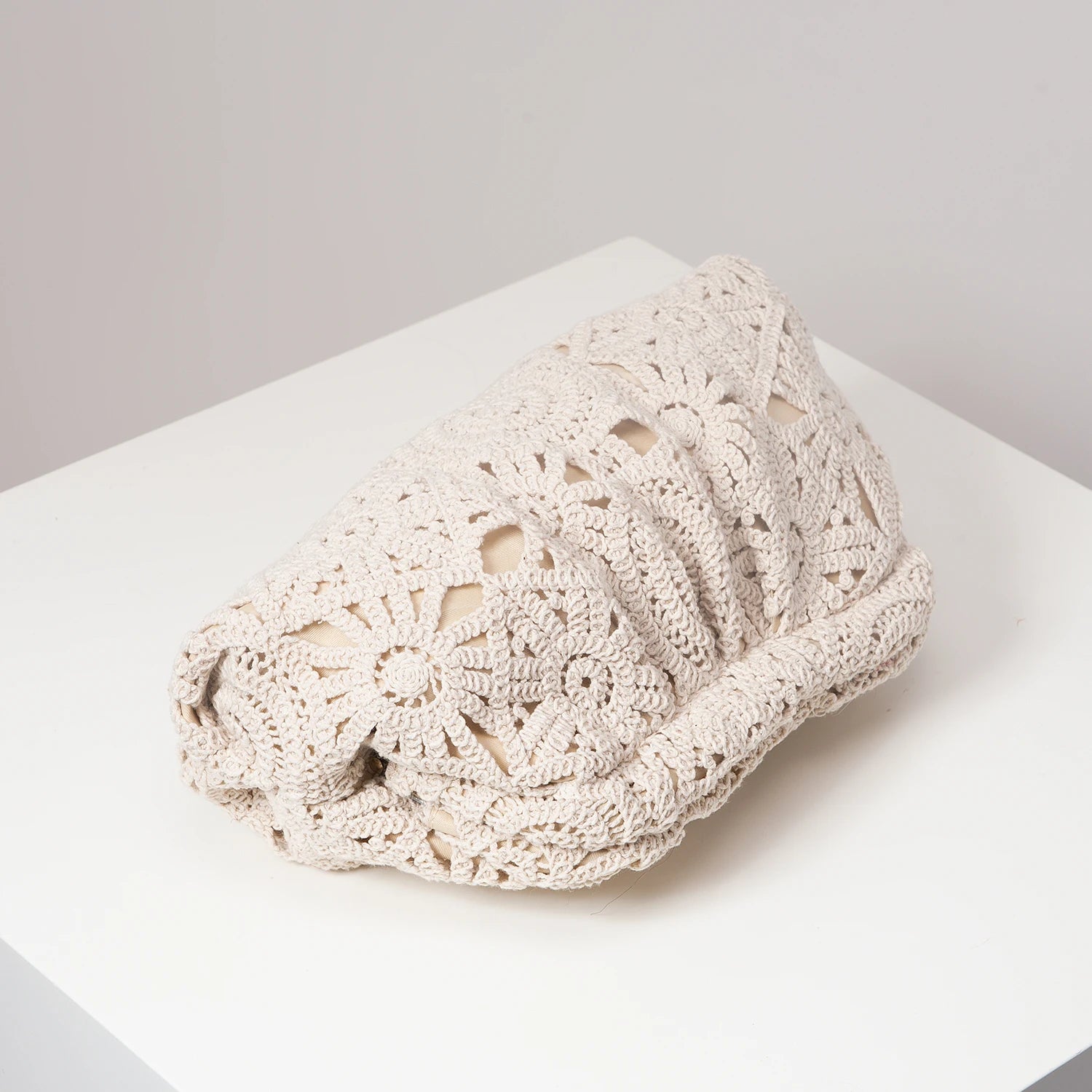 Elariah Women's Bohemian Woven Hollow Clutch Bag – Patterned Straw-Style Evening Handbag with Kiss Lock Closure