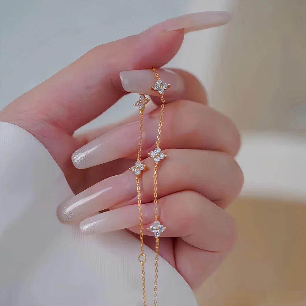 Collier trèfle à quatre feuilles plaqué or 18 carats pour femme – Acier inoxydable avec détails en zircone | Cadeau bijou de luxe