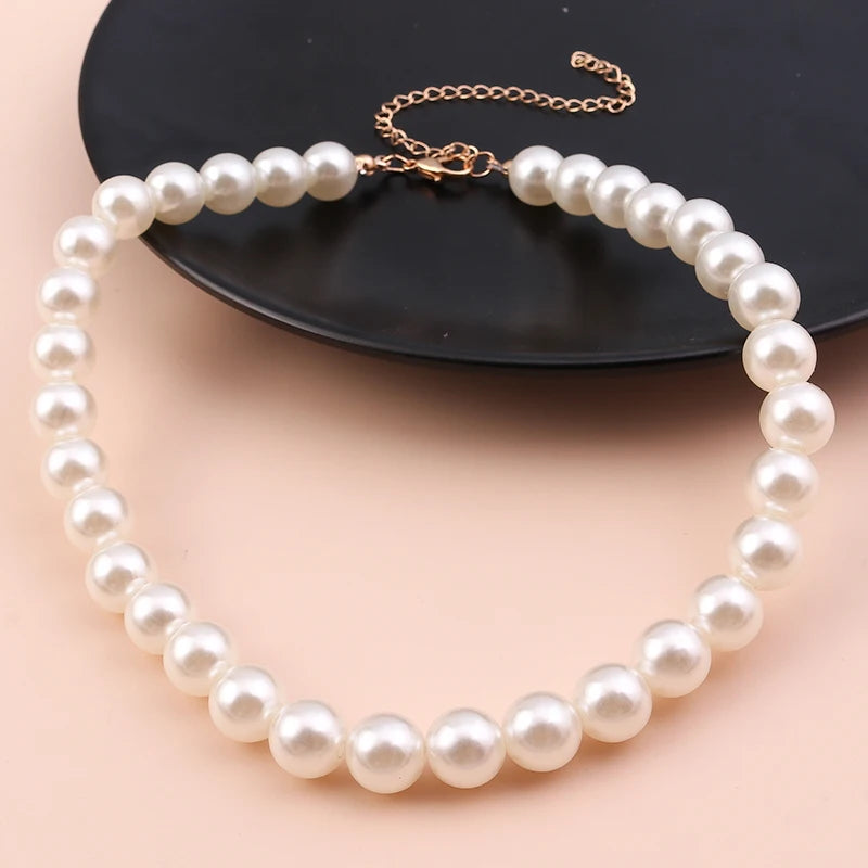 Collier ras du cou classique en perles d'imitation pour femme – Élégant collier de perles pour mariée et mariage