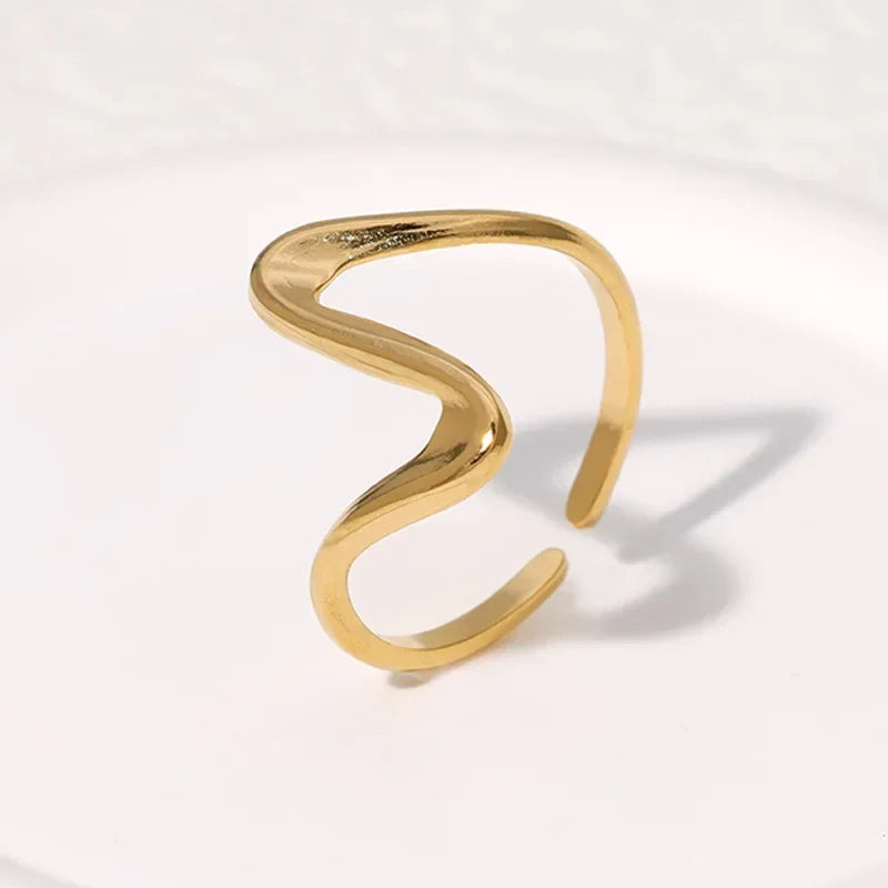 Bague cocktail géométrique Elariah en acier inoxydable plaqué or 14 carats – Bague de soirée audacieuse pour femme