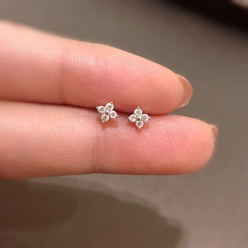 Collier trèfle à quatre feuilles plaqué or 18 carats pour femme – Acier inoxydable avec détails en zircone | Cadeau bijou de luxe