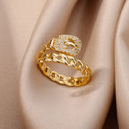 Bague ouverte géométrique ELARIAH plaquée or 18 carats et zircon – Alliance ajustable en acier inoxydable pour femmes, idéale pour les mariages et les fêtes.