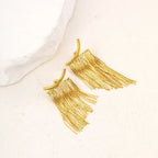 Pendientes llamativos con borlas doradas y brillantes: elegante diseño largo para mujer
