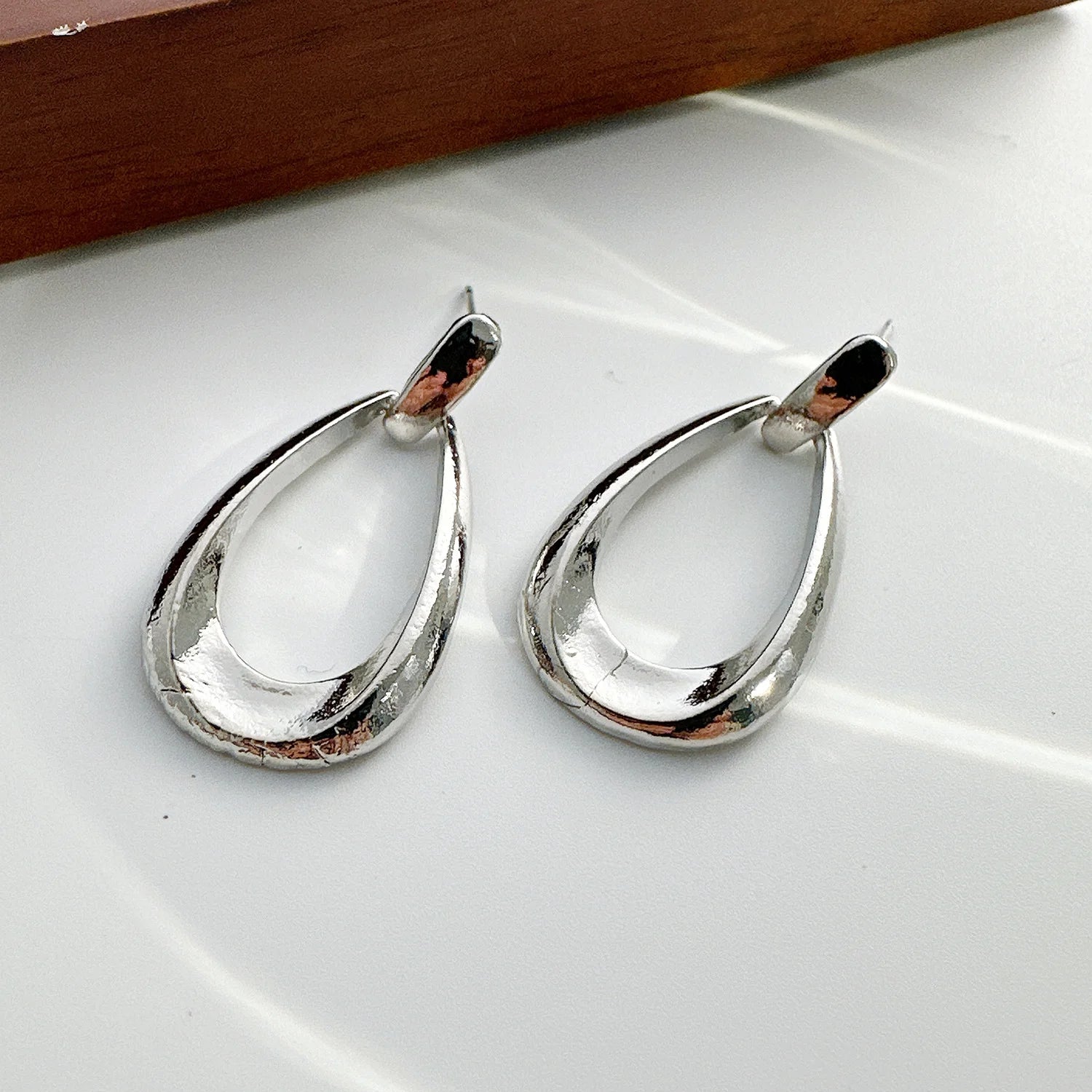 Pendientes geométricos de estilo francés: joyas modernas y llamativas para mujer
