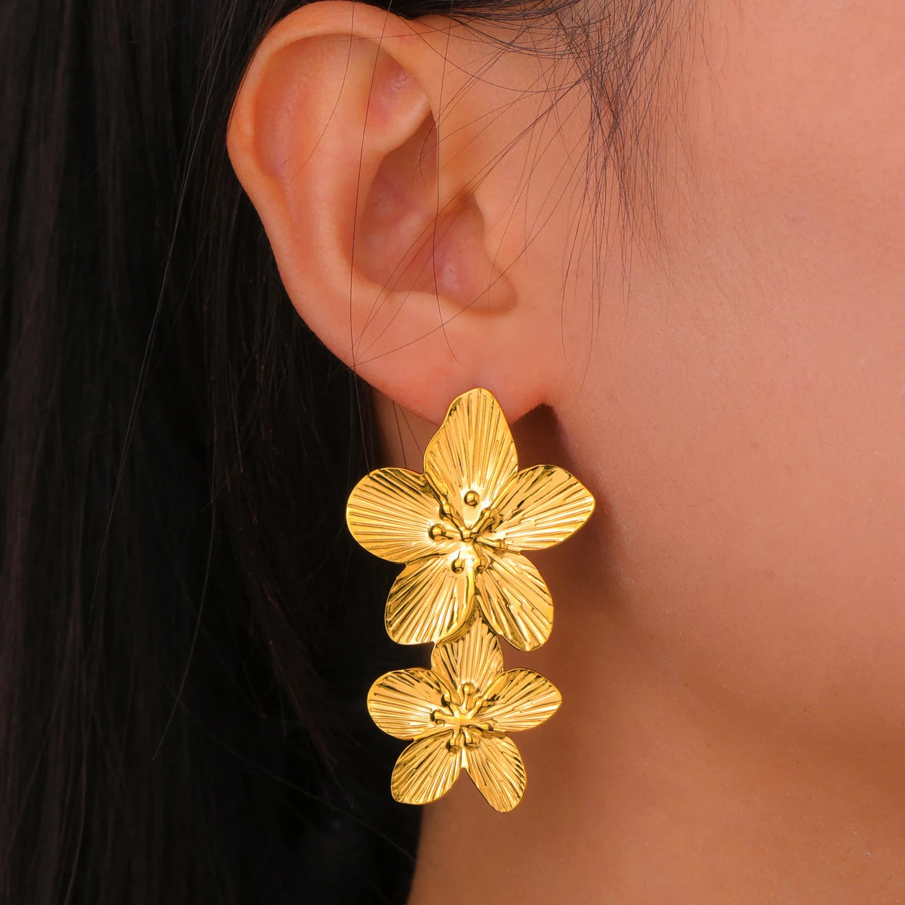 Pendientes Unift Vintage con diseño de flores para mujer: joyas bohemias de acero inoxidable chapado en oro de 14 quilates.