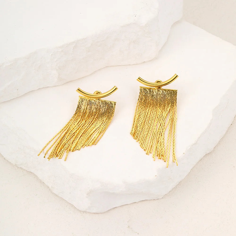 Pendientes llamativos con borlas doradas y brillantes: elegante diseño largo para mujer