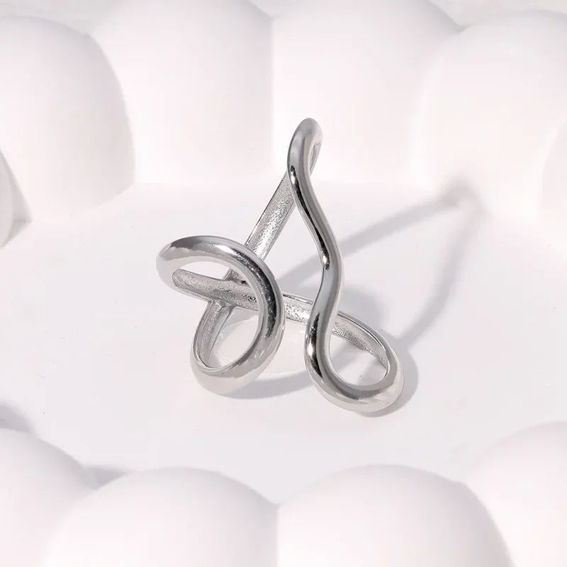 Bague cocktail géométrique Elariah en acier inoxydable plaqué or 14 carats – Bague de soirée audacieuse pour femme