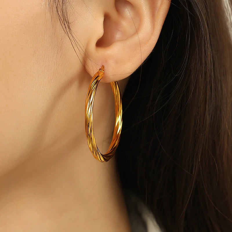 Boucles d'oreilles créoles rondes torsadées classiques – Acier inoxydable, tendance vintage, or et argent