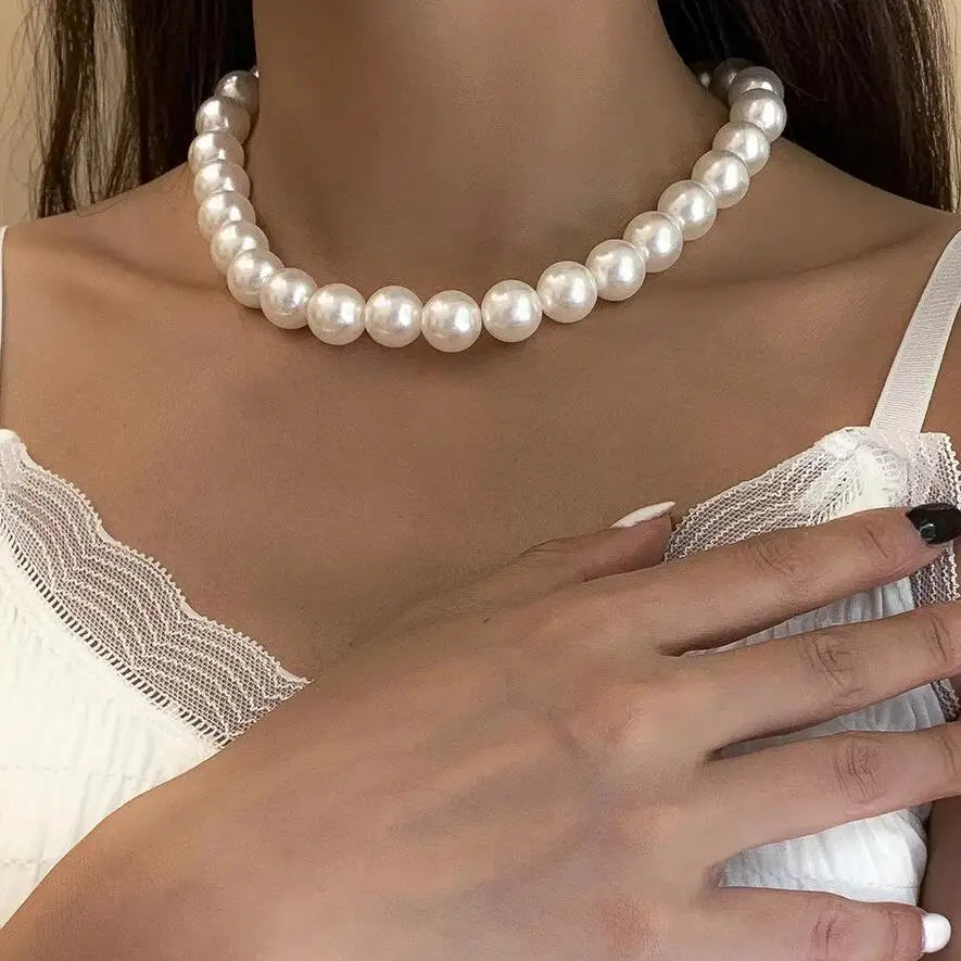 Collier ras du cou classique en perles d'imitation pour femme – Élégant collier de perles pour mariée et mariage