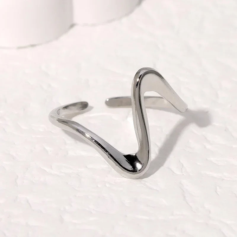 Bague cocktail géométrique Elariah en acier inoxydable plaqué or 14 carats – Bague de soirée audacieuse pour femme