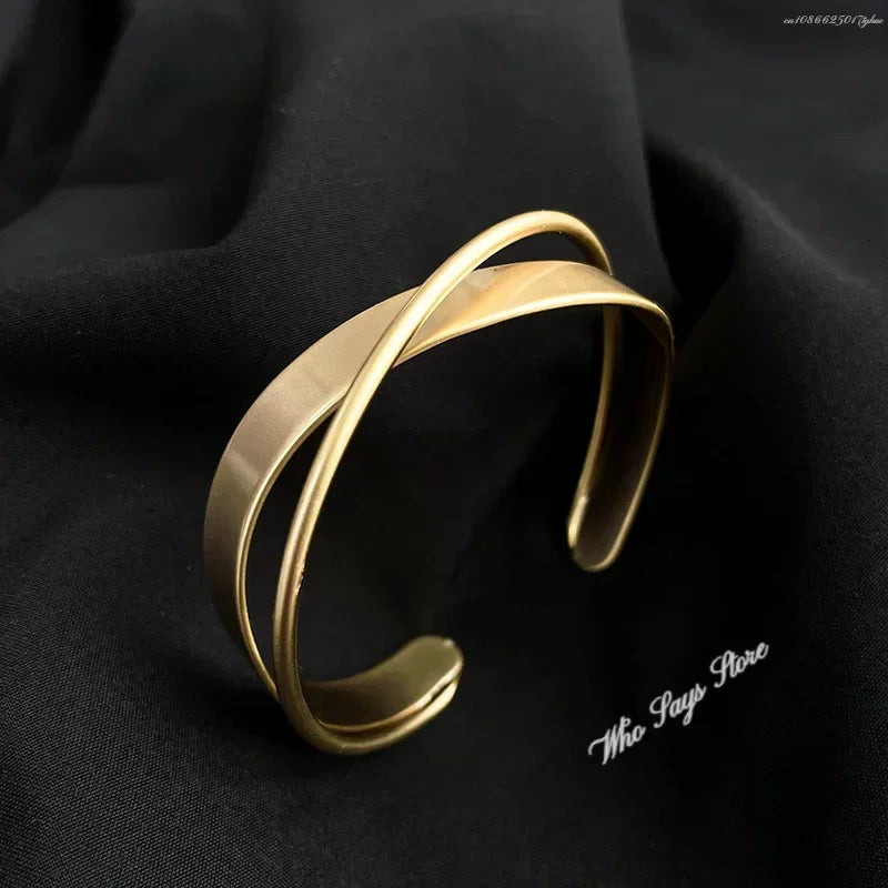 Pulsera Mobius de acero inoxidable chapada en oro: brazalete ajustable de lujo para mujer