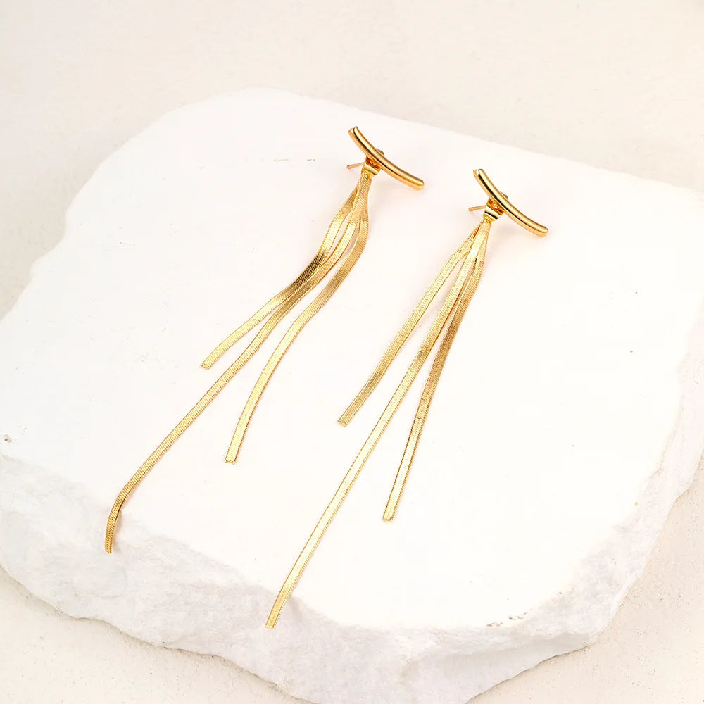 Pendientes llamativos con borlas doradas y brillantes: elegante diseño largo para mujer