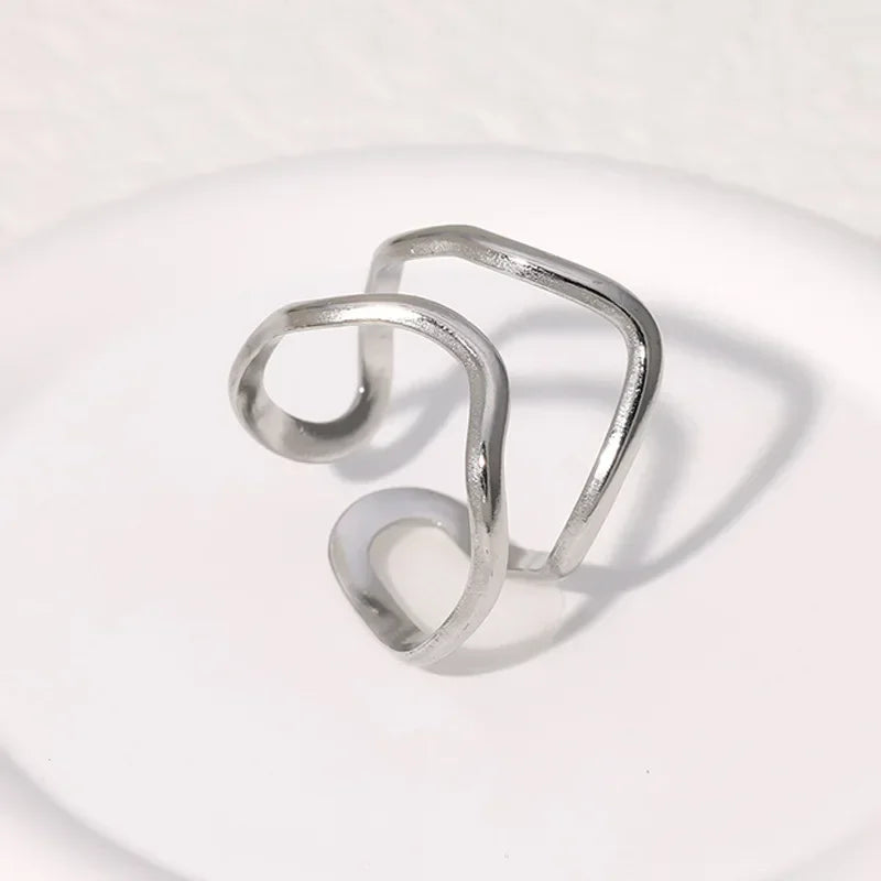 Bague cocktail géométrique Elariah en acier inoxydable plaqué or 14 carats – Bague de soirée audacieuse pour femme